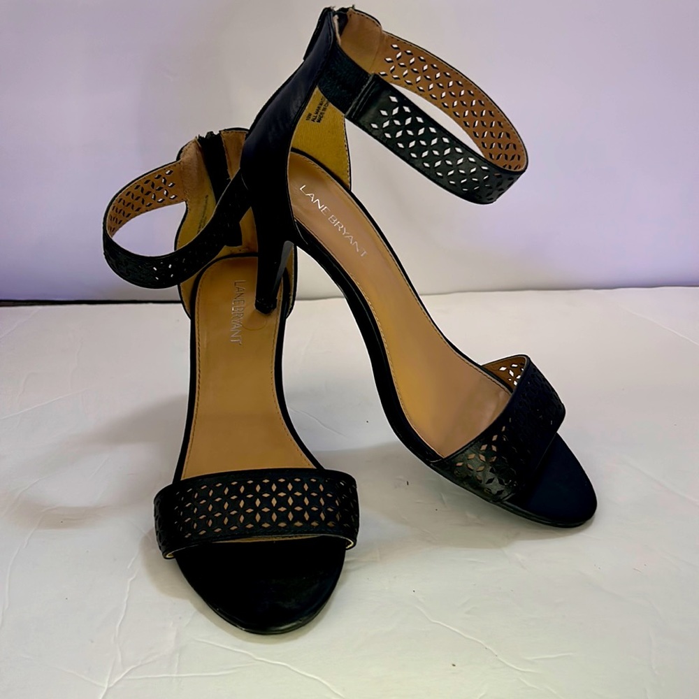Lane Bryant heels black size 10w 10 w back zipper closure in the back
